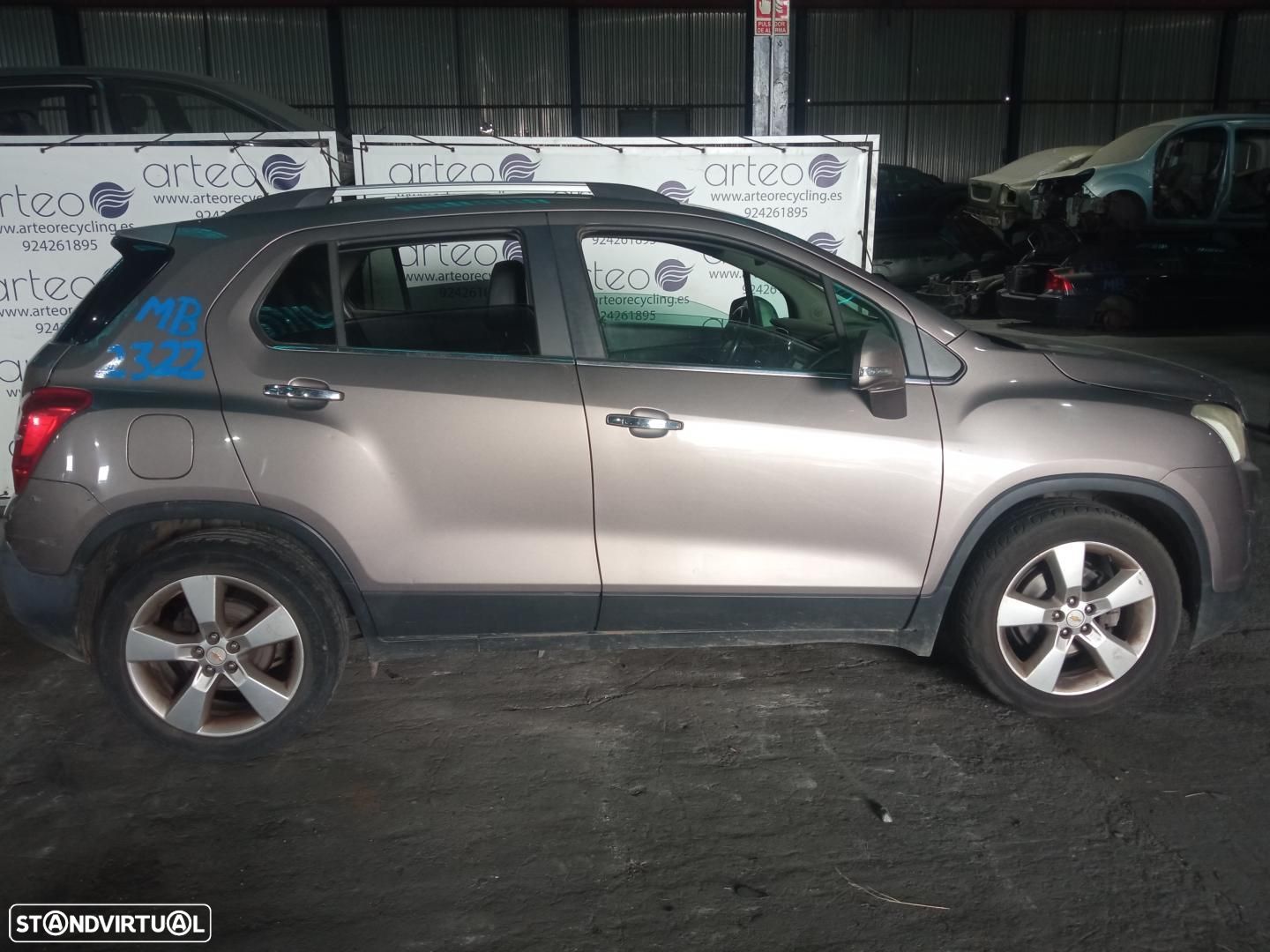 AMORTECEDORES DE PORTA MALA CHEVROLET TRAX - 1