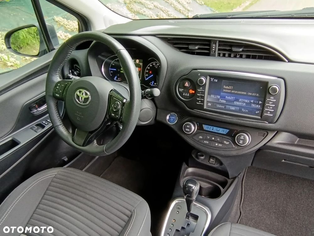 Toyota Yaris Hybrid 100 Premium - 16