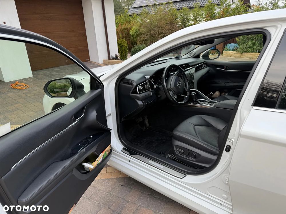 Toyota Camry 2.5 Hybrid Executive CVT - 12