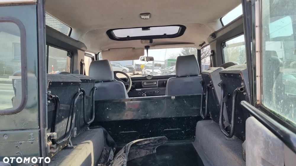 Land Rover Defender - 27