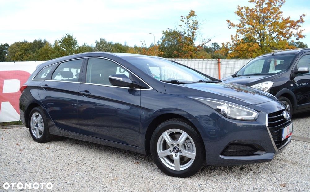 Hyundai i40 Kombi blue 1.6 Trend - 13
