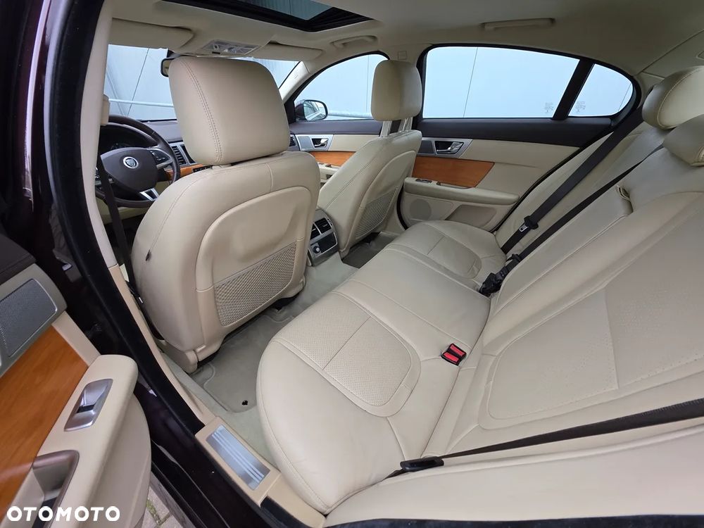 Jaguar XF 3.0 T R-Sport - 20