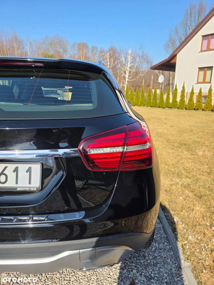 Mercedes-Benz GLA 200 d - 11