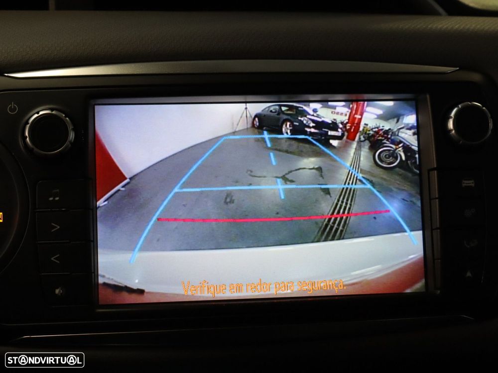 Toyota Yaris 1.5 HSD Comfort - 17