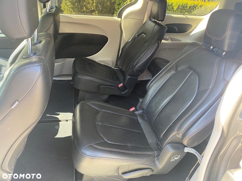 Chrysler Pacifica - 18