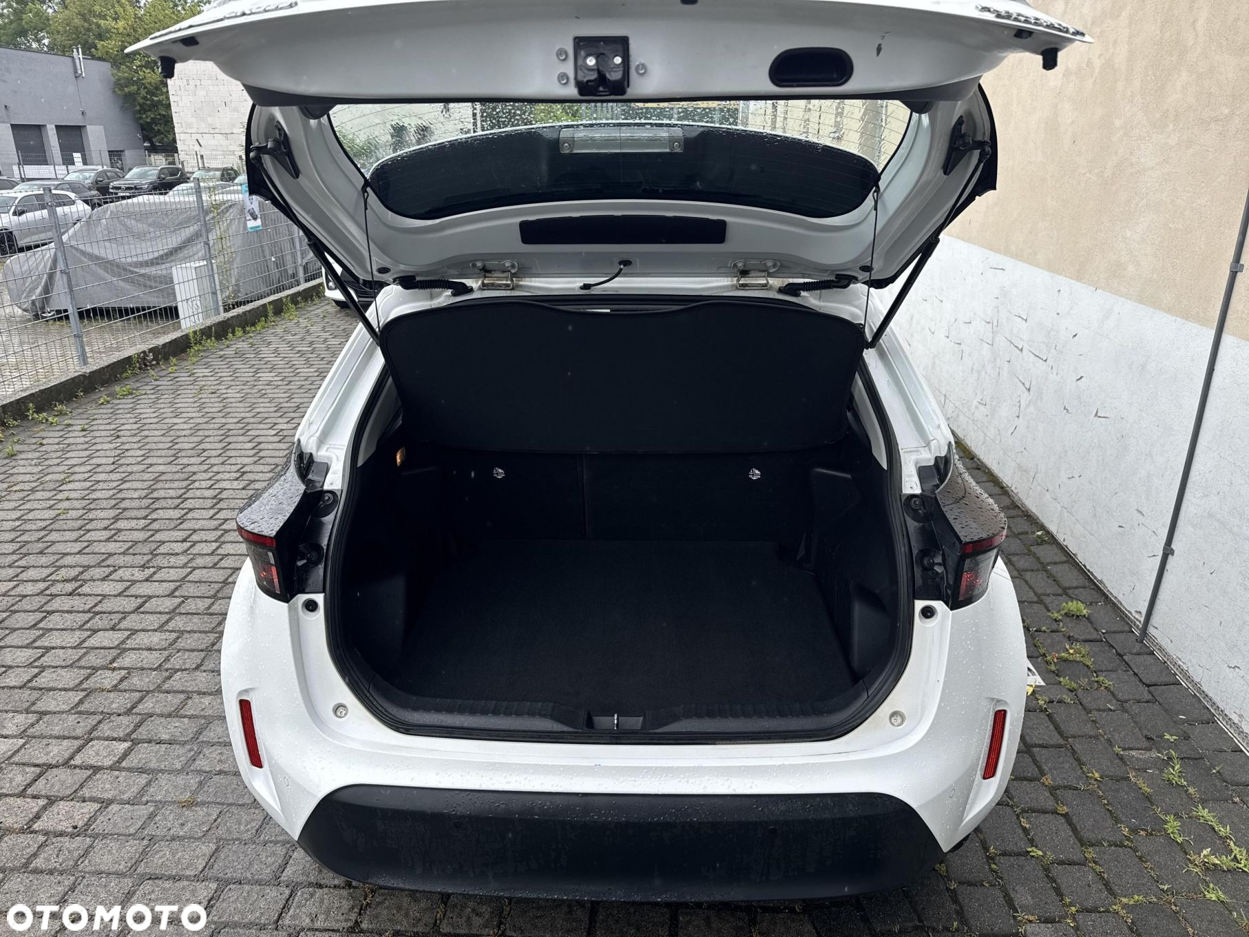 Toyota Yaris Cross Hybrid 1.5 Comfort 4x4 - 25