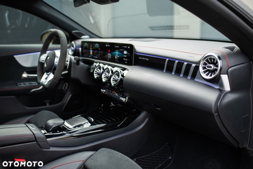 Mercedes-Benz CLA AMG 45 S 4-Matic 8G-DCT - 33