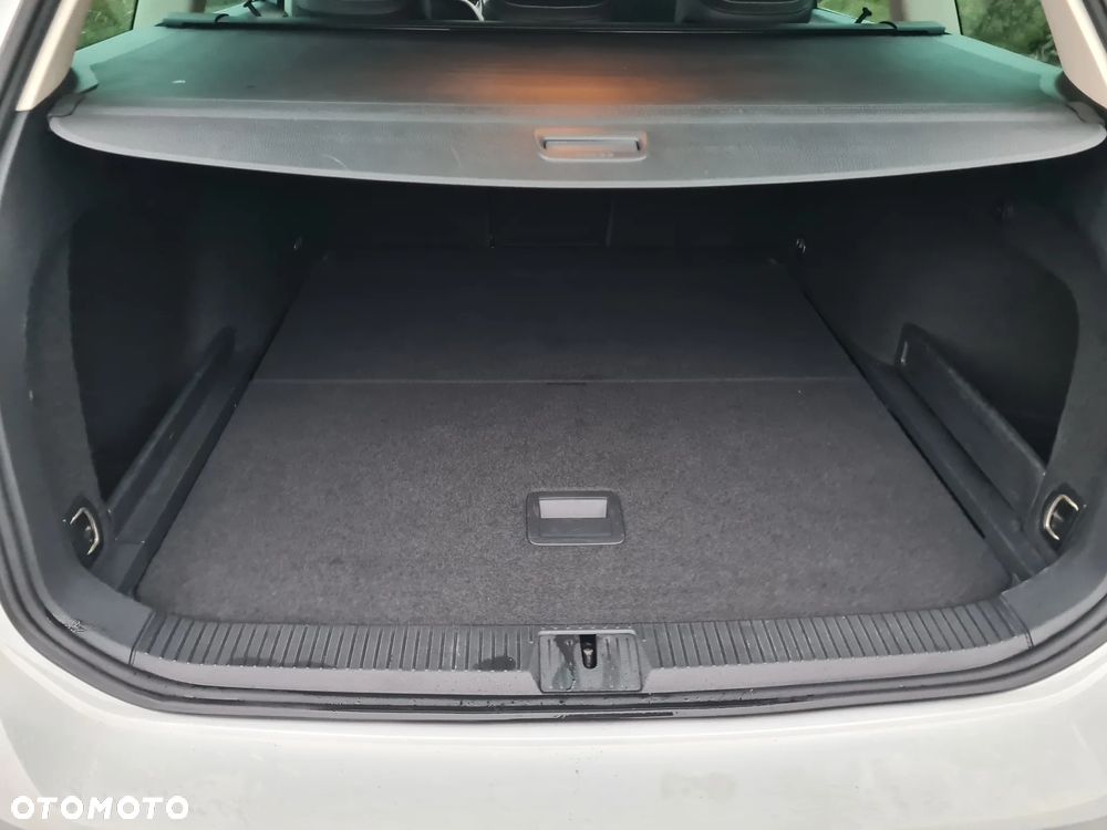 Volkswagen Passat - 12