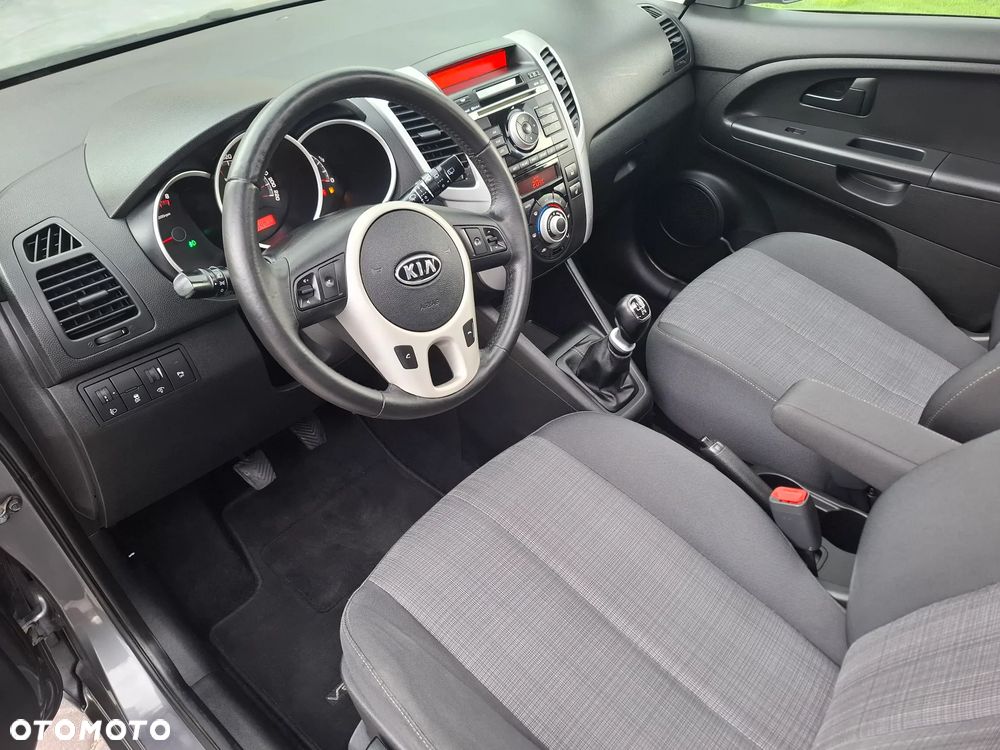 Kia Venga - 10