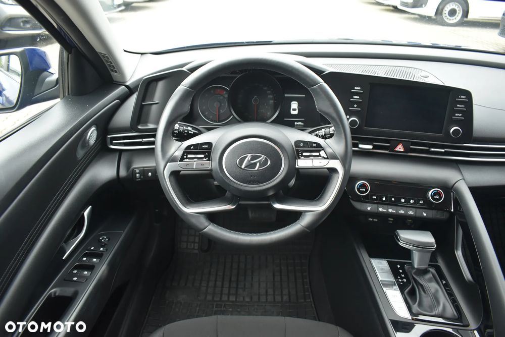 Hyundai Elantra 1.6 Smart CVT - 22