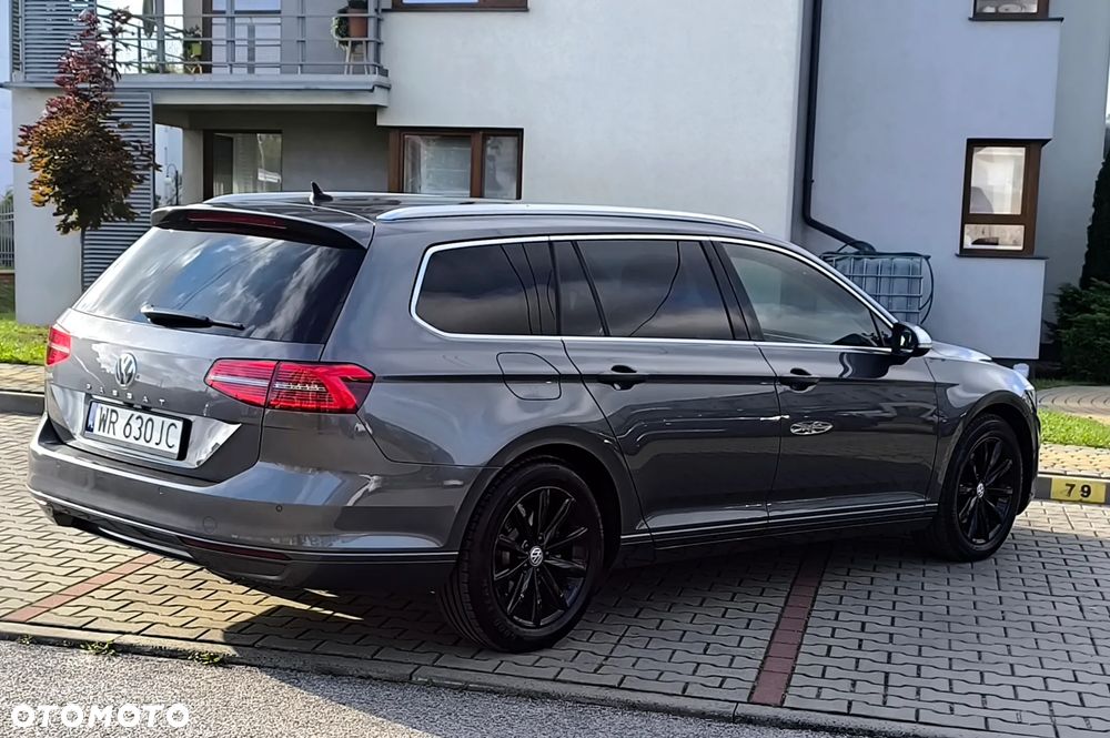 2016 Volkswagen Passat, photograph 9