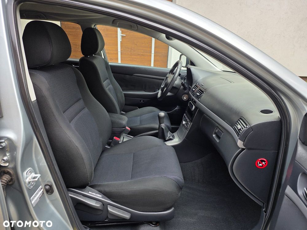Toyota Avensis 1.8 VVT-i Edition - 14