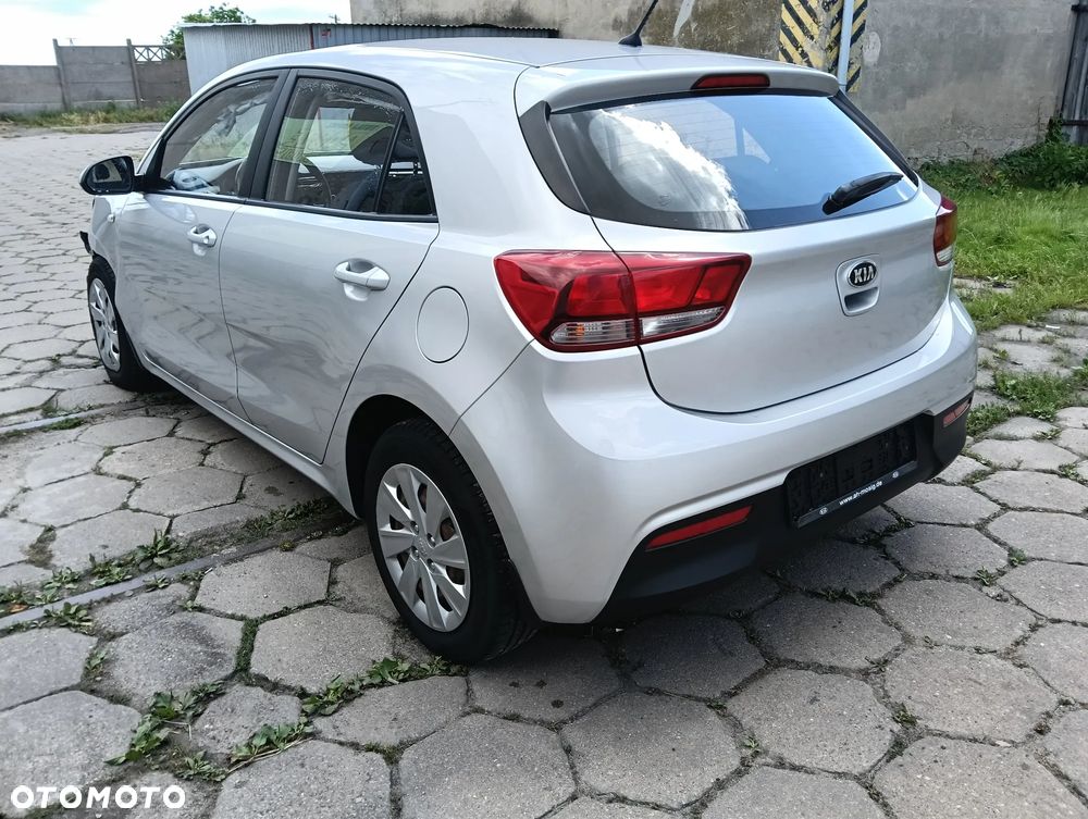 Kia Rio 1.2 L - 9