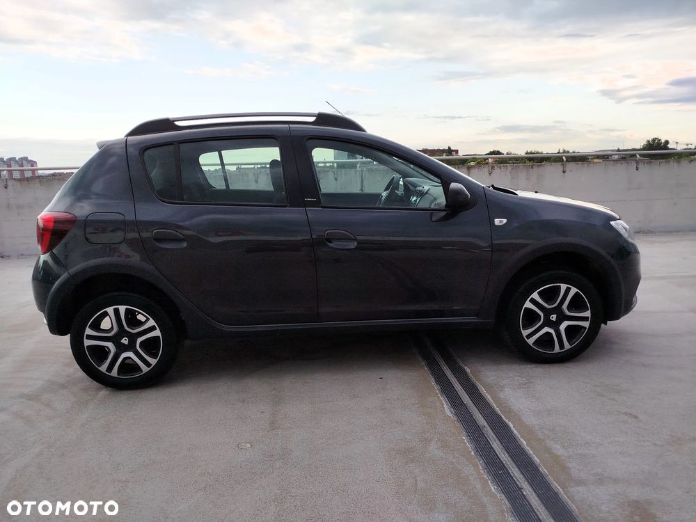 Dacia Sandero Stepway TCe 90 (S&S) Celebration - 4