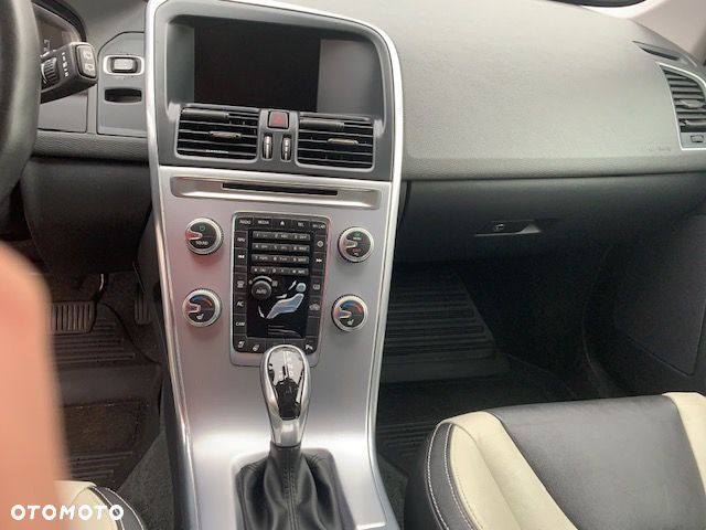 Volvo XC 60 T6 AWD Geartronic Summum - 11