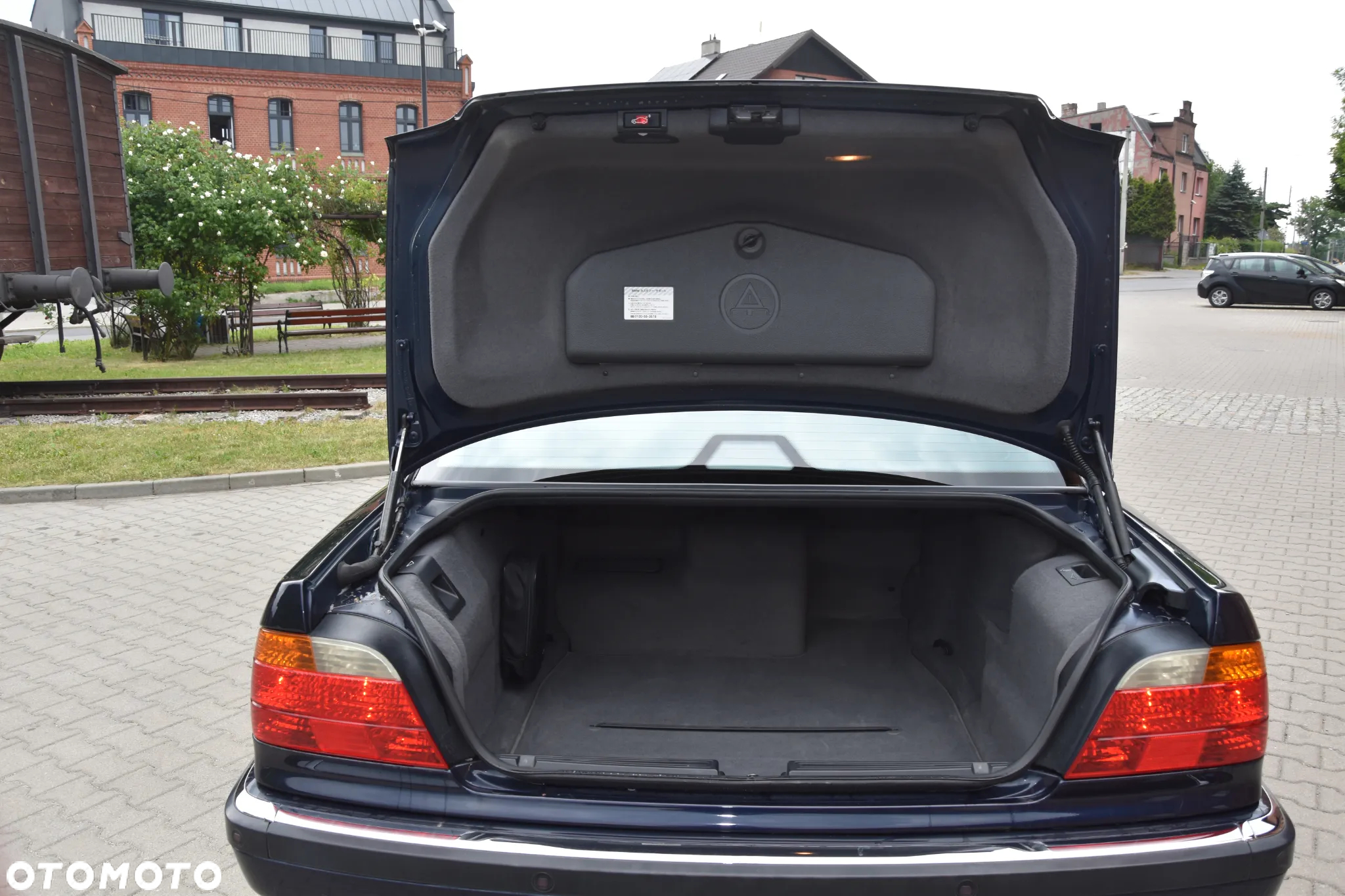 BMW Seria 7 750iL - 30