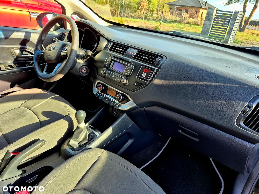 Kia Rio 1.2 Fifa World Cup Edition - 14