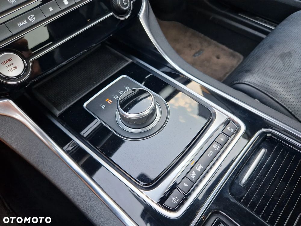 Jaguar XF 2.0 i4D AWD R-Sport - 21