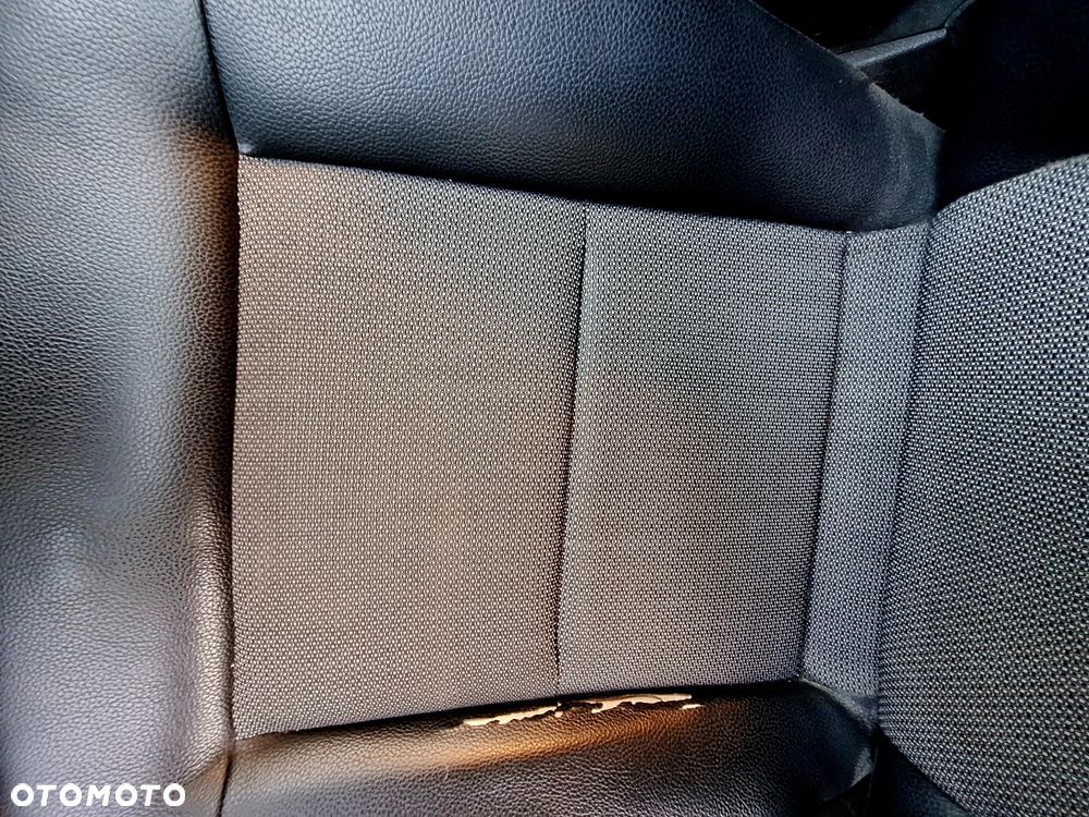 Mercedes-Benz Klasa E 200 CGI BlueEffICIENCY Avantgarde - 14