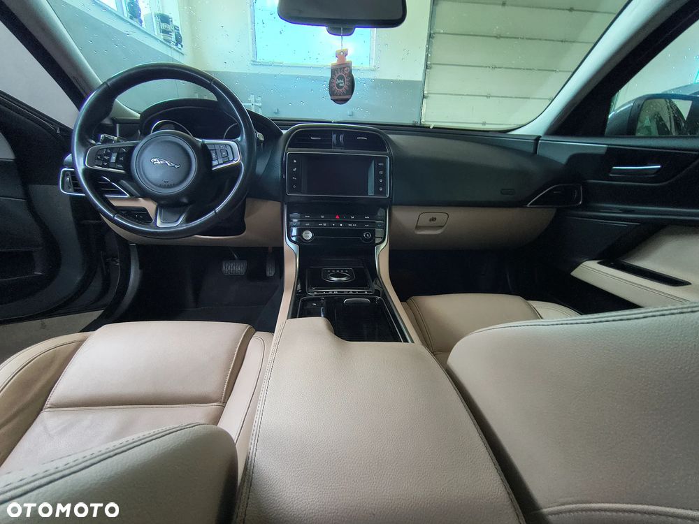 Jaguar XE 2.0 D AWD Prestige - 21