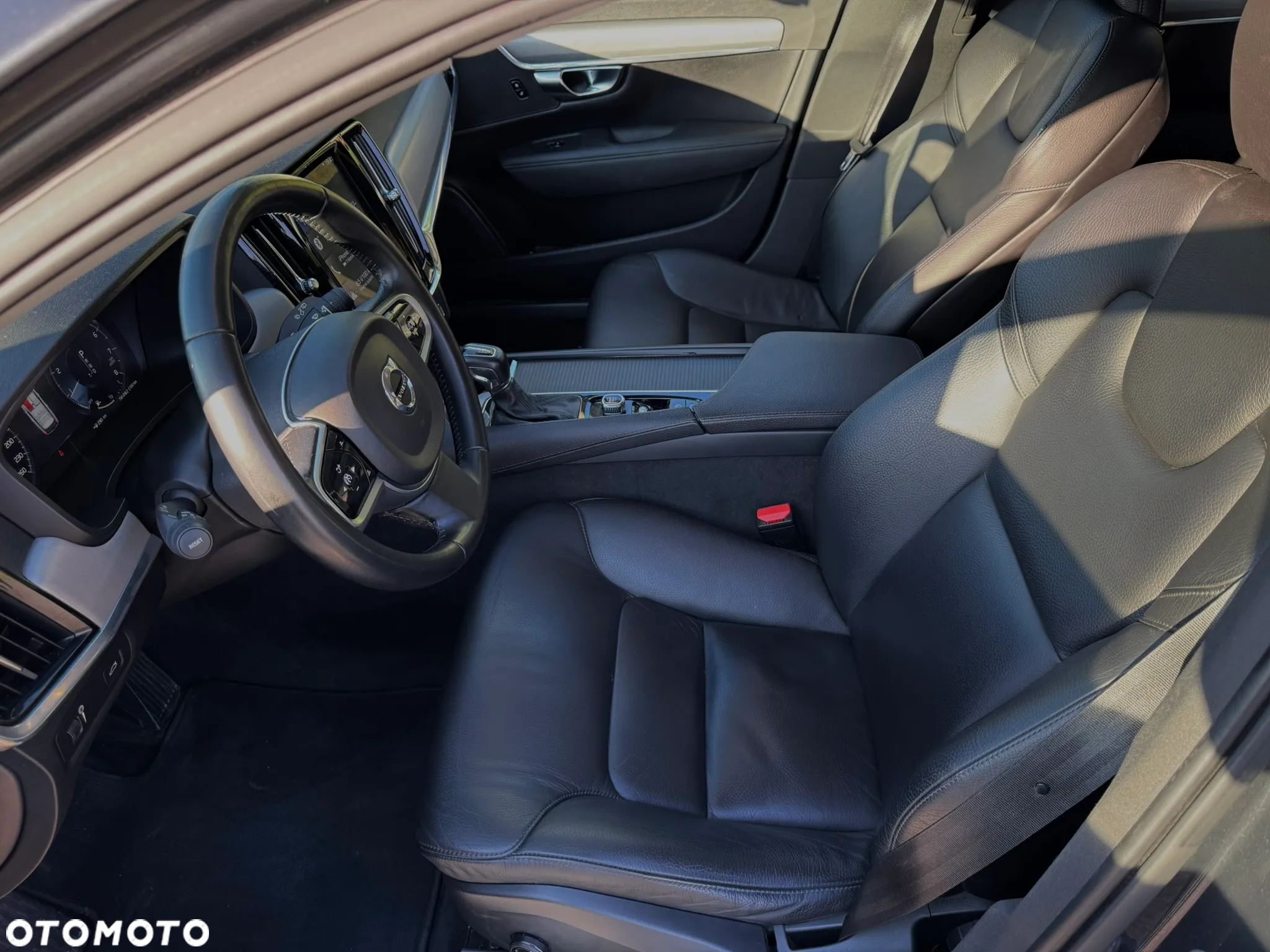 Volvo V90 T4 Geartronic Momentum Pro - 16