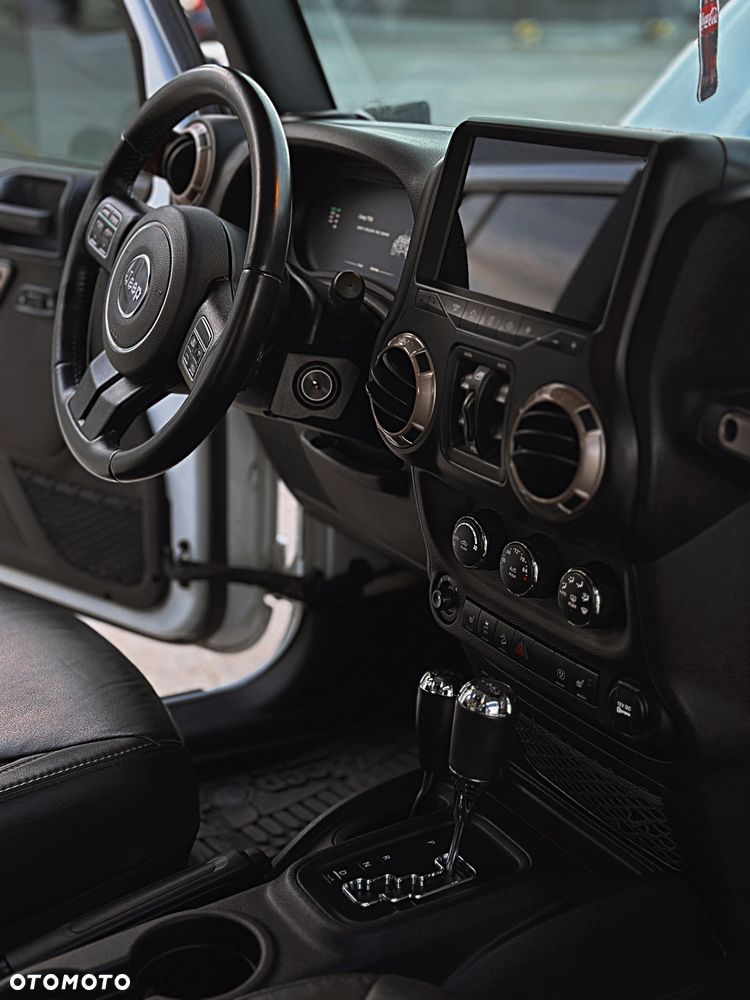 Jeep Wrangler 3.6 Unlim 75th Anniv - 11