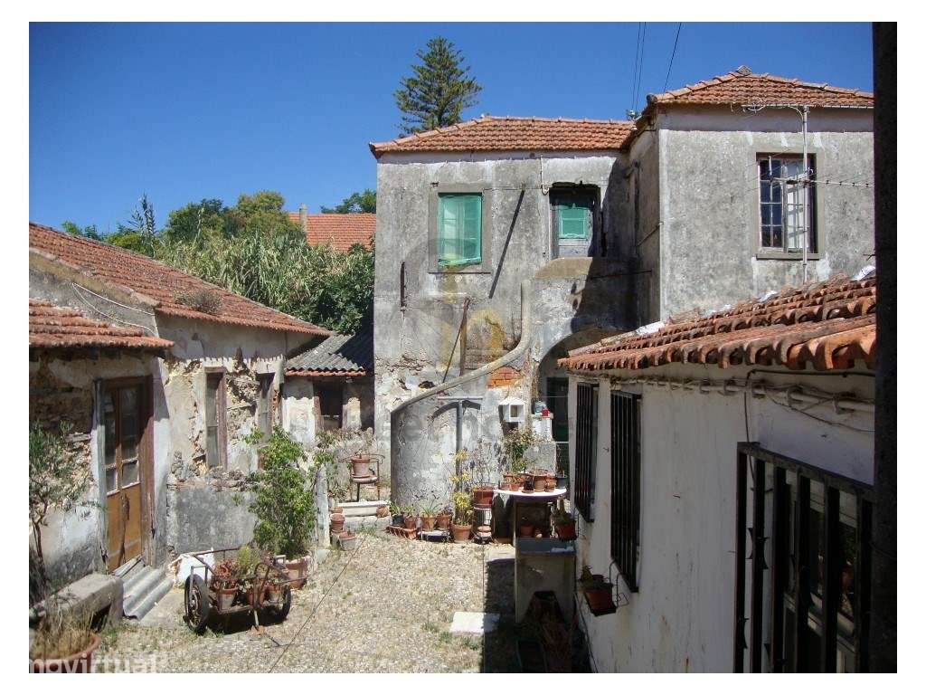 Edificio com terreno para recuperar no centro de Carcavelos - Grande imagem: 3/7