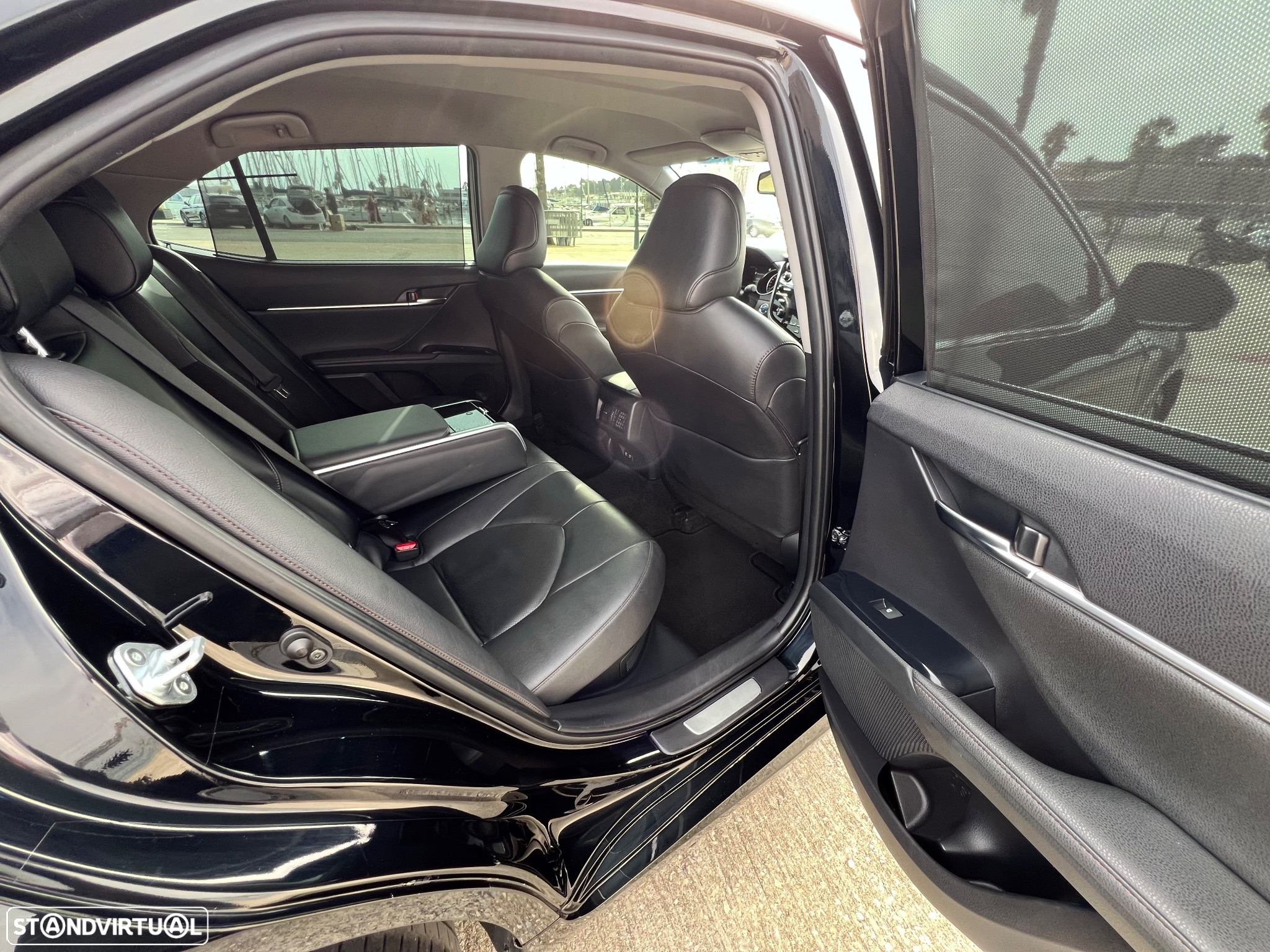 Toyota Camry 2.5 Hybrid Luxury - 27