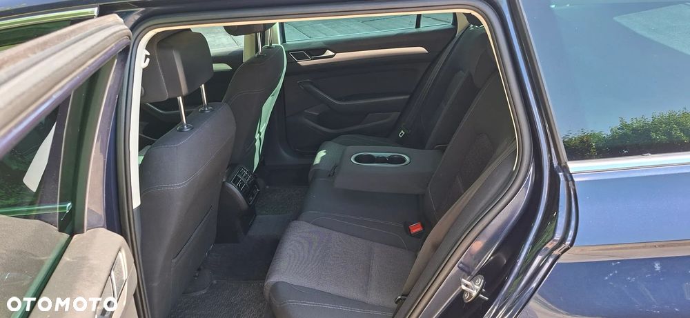Volkswagen Passat - 10