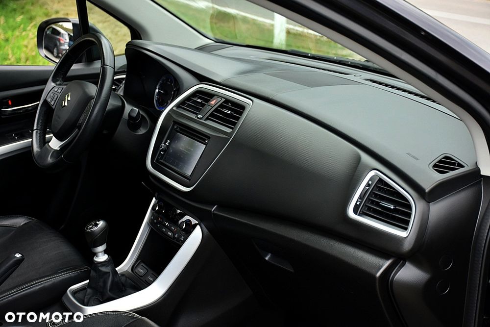 Suzuki SX4 S-Cross 1.6 DDiS 4x4 Comfort+ - 24