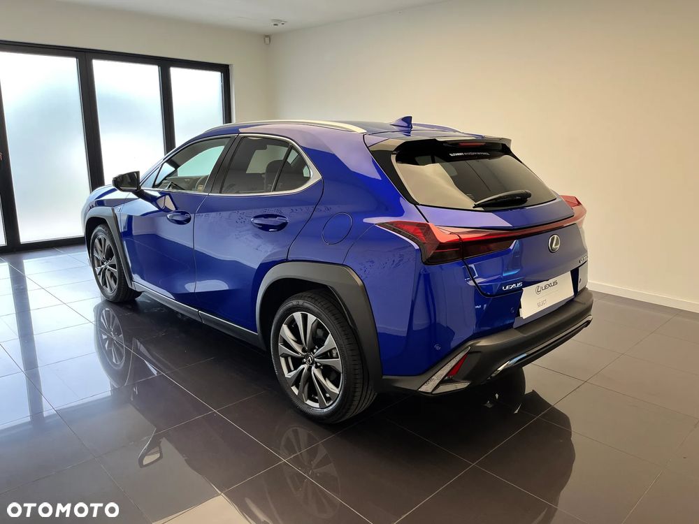 Lexus UX 300h F Sport Design - 7