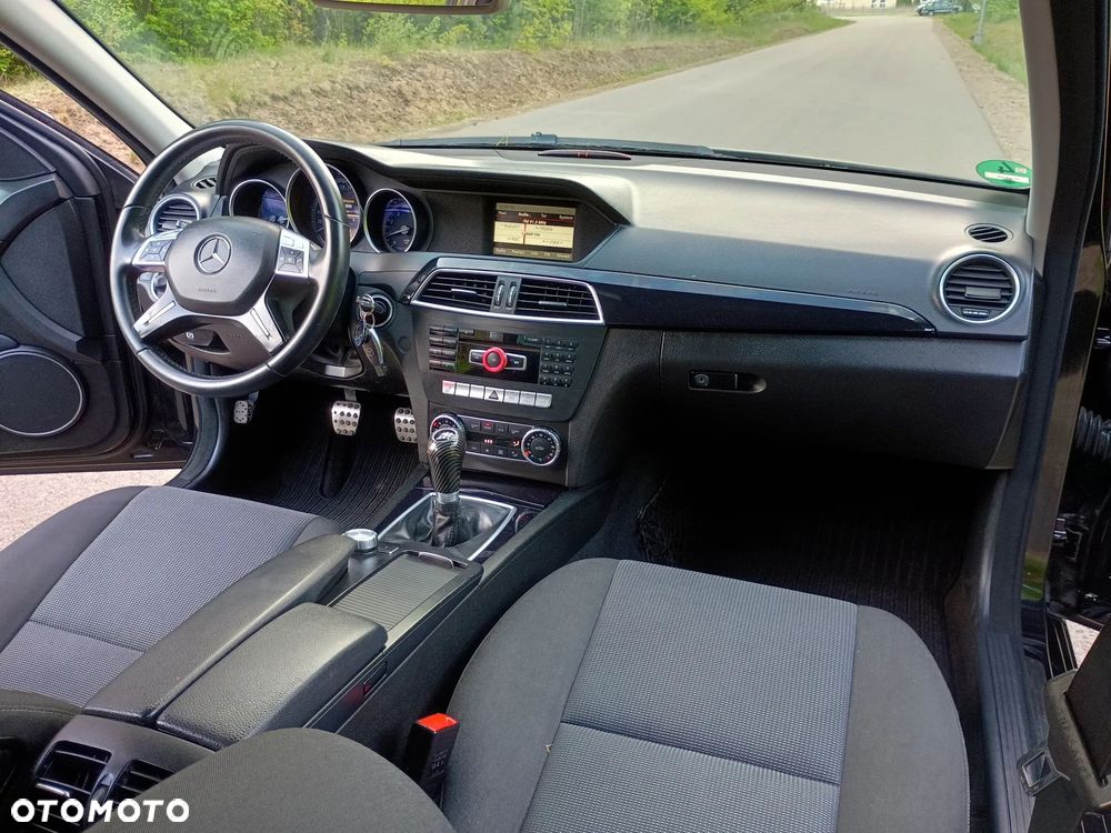 Mercedes-Benz Klasa C 180 BlueEFFICIENCY Elegance - 25
