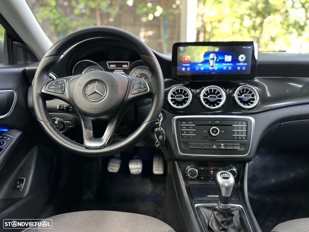 Mercedes-Benz CLA 180 d Shooting Brake AMG Line - 22