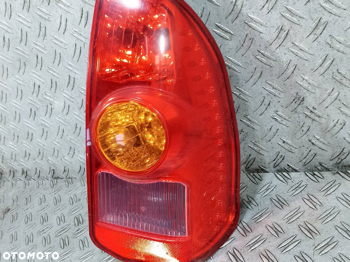 LAMPA TYLNA PRAWA MITSUBISHI SPACE STAR I MR913174 - 8