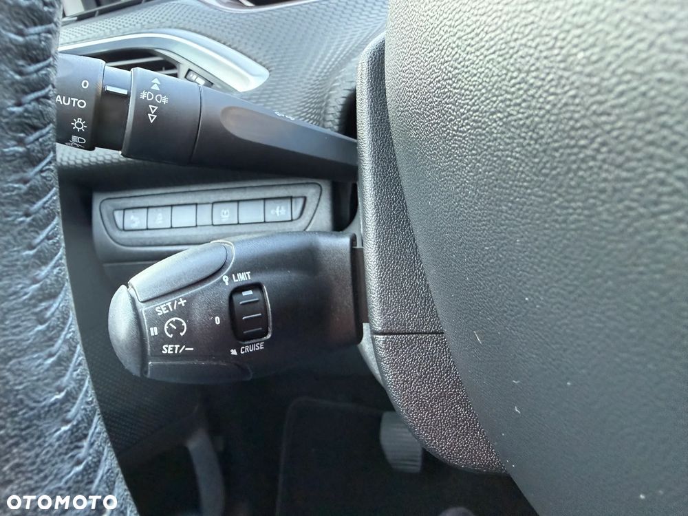 Peugeot 2008 1.2 Pure Tech Style EU6 - 23