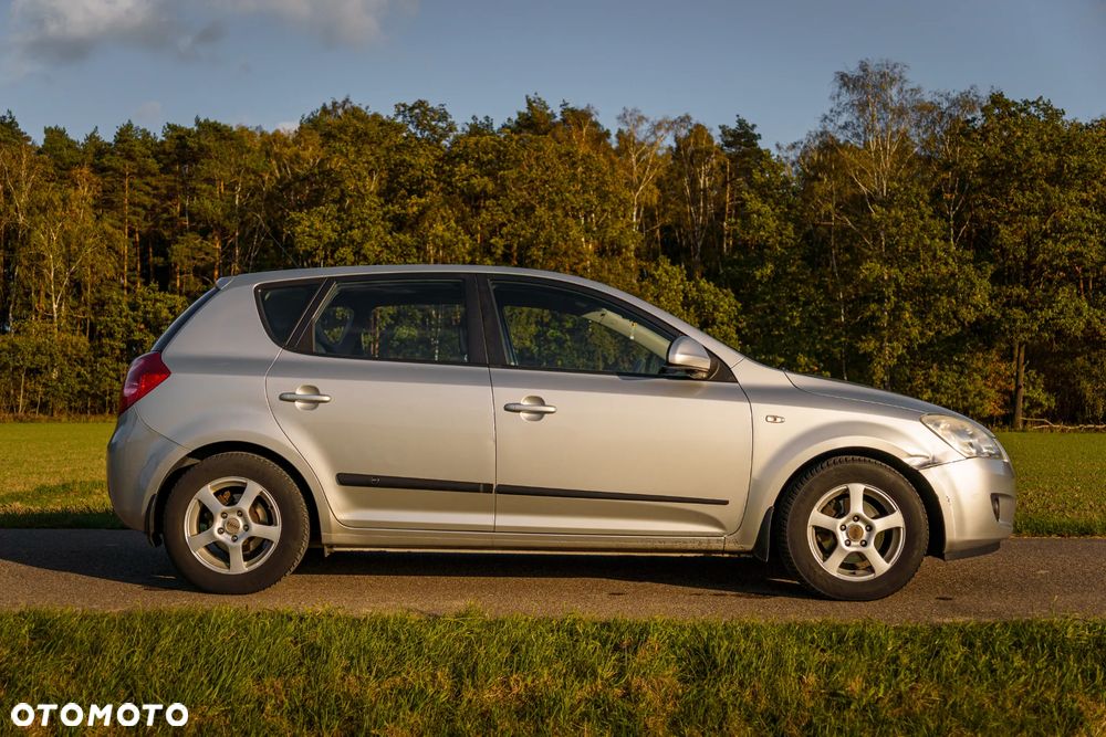 Kia Ceed - 8