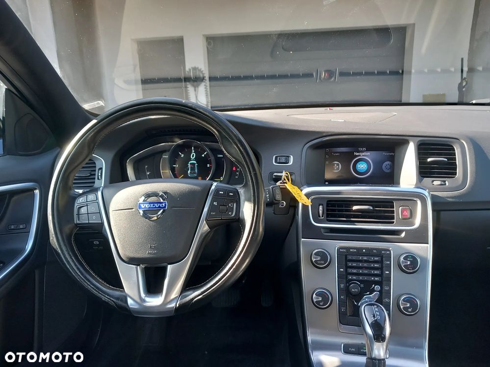 Volvo V60 D6 AWD Plug-in Hybrid Summum - 27
