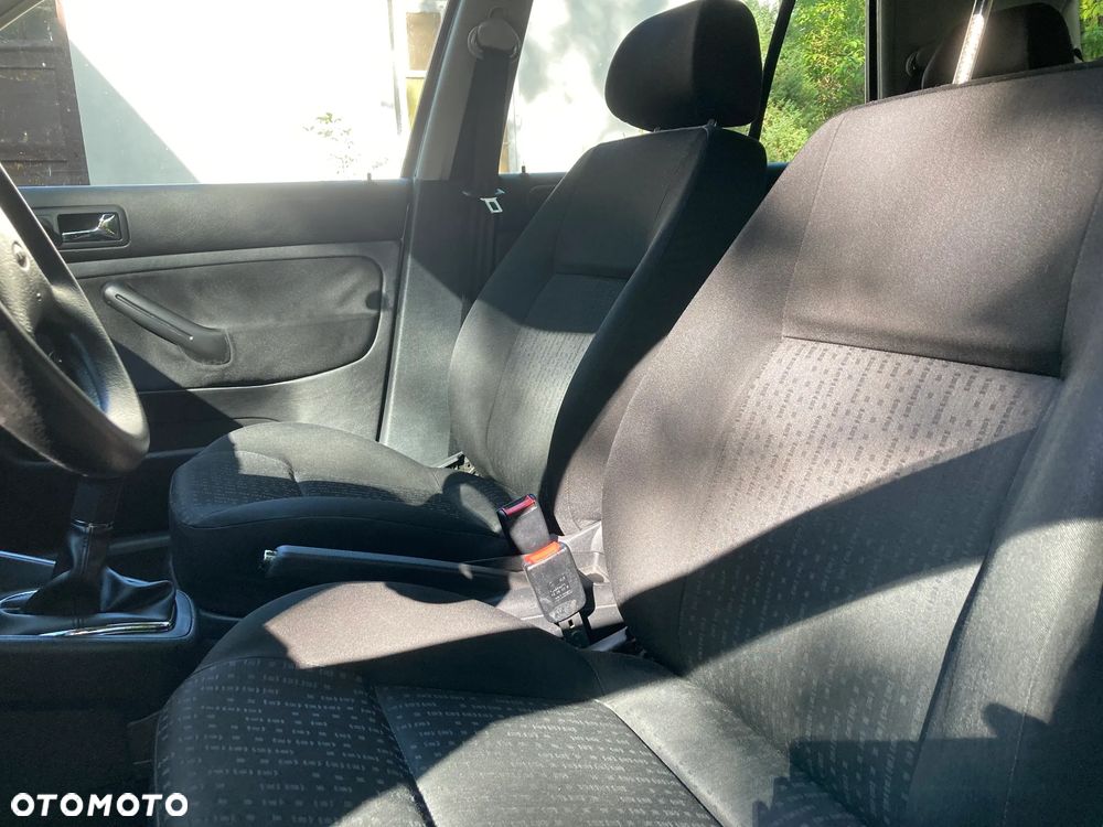 Volkswagen Golf 1.6 Basis - 5