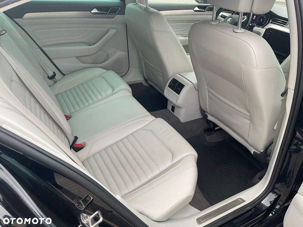 Volkswagen Passat 2.0 TSI Elegance DSG - 12