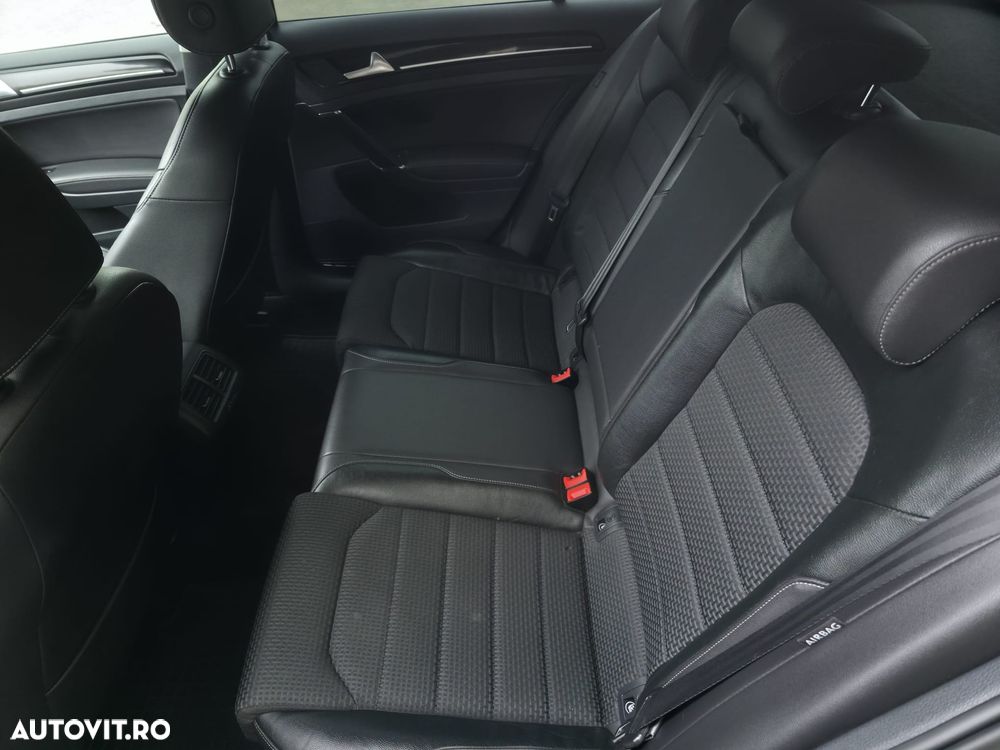 Volkswagen Golf - 23