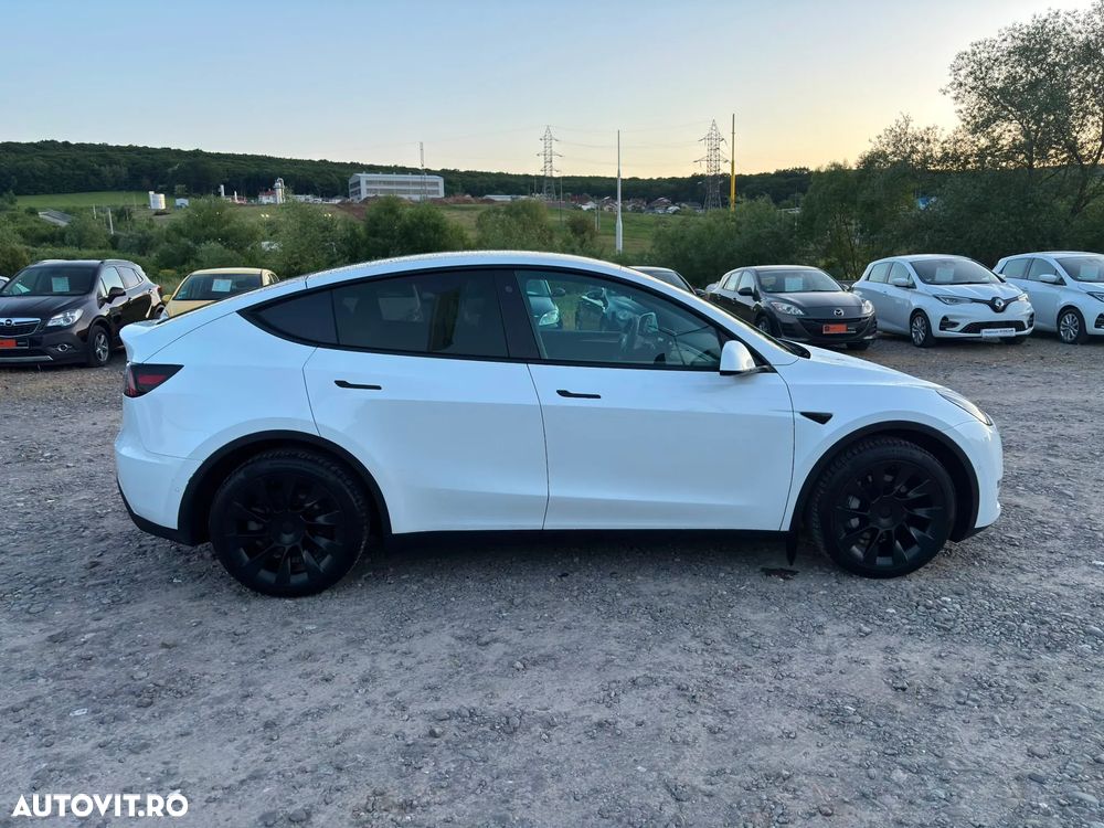 Tesla Model Y Long Range Dual Motor AWD - 16