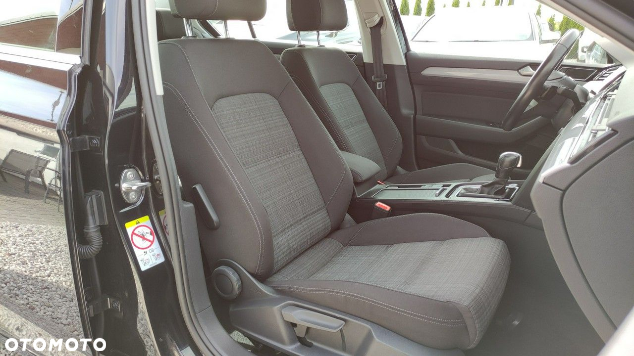 Volkswagen Passat - 30