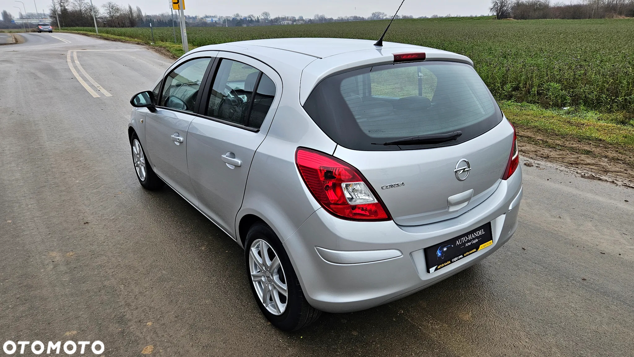 Opel Corsa 1.4 16V Color Edition - 4