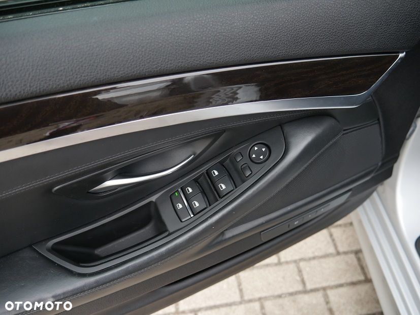 BMW Seria 5 528i xDrive Sport-Aut Luxury Line - 24