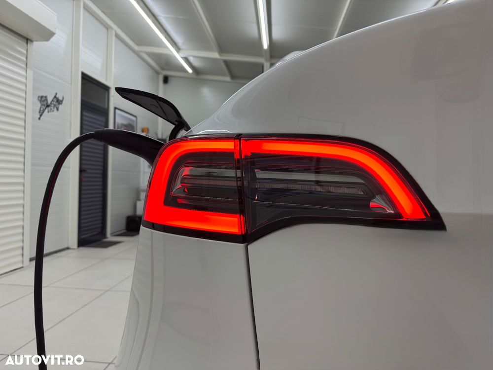 Tesla Model Y Long Range Dual Motor AWD - 15
