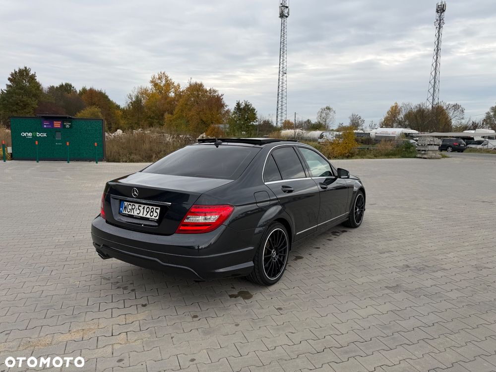 Mercedes-Benz C-Class 2011 photo 5