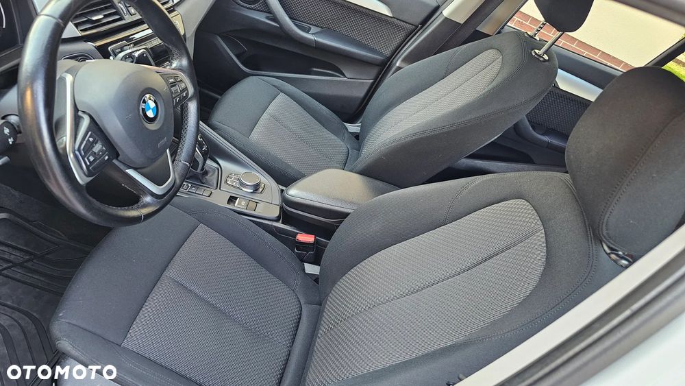 BMW X1 sDrive18d xLine - 37