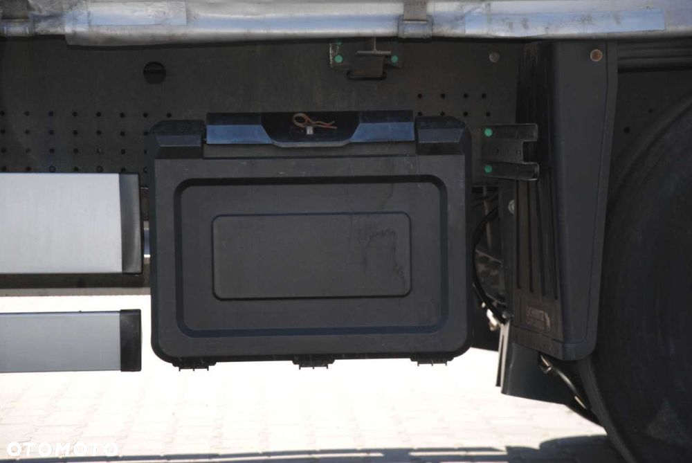 Schmitz Cargobull SCS kurtyna, podnoszona oś - 12