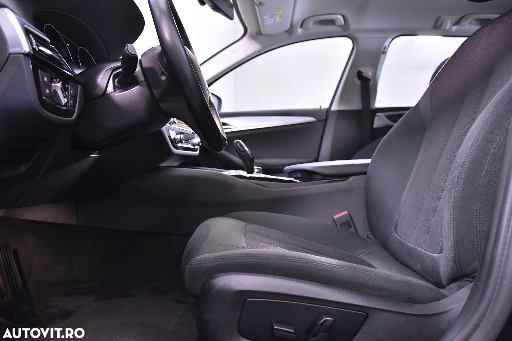 BMW Seria 5 520d AT - 23
