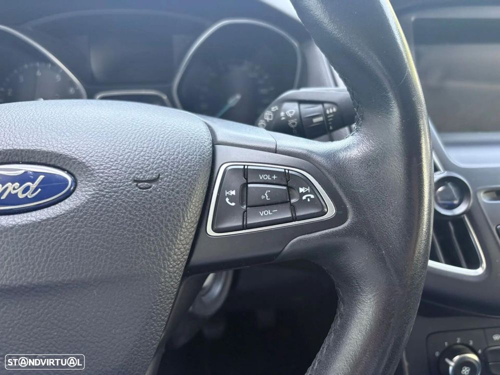 Ford Focus 1.0 EcoBoost S&S COOL&CONNECT DESIGN - 39